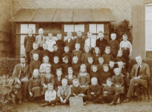 F553 Klassenfoto Chr. school Smidsstraat  (ca 1920) 1
